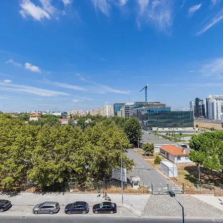 아파트 Parque Nacoes 1br With Pool By Lovelystay