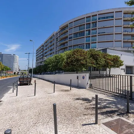 Parque Nacoes 1br With Pool By Lovelystay
