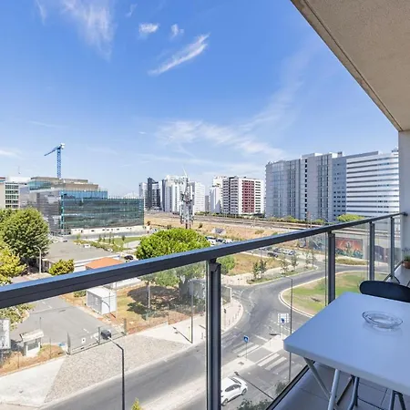 아파트 Parque Nacoes 1br With Pool By Lovelystay