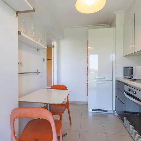 Parque Nacoes 1br With Pool By Lovelystay 리스본