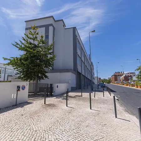Parque Nacoes 1br With Pool By Lovelystay 아파트 리스본