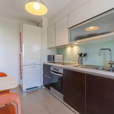 Parque Nacoes 1br With Pool By Lovelystay 아파트 리스본