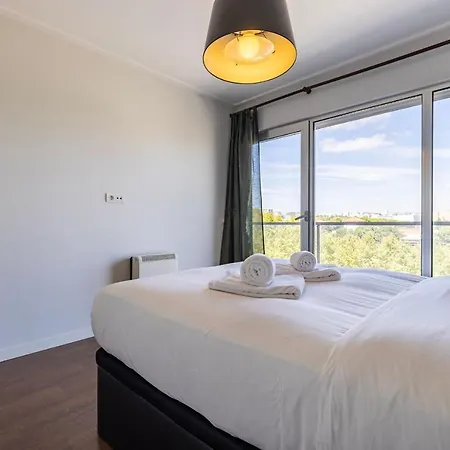 Parque Nacoes 1br With Pool By Lovelystay 아파트 *