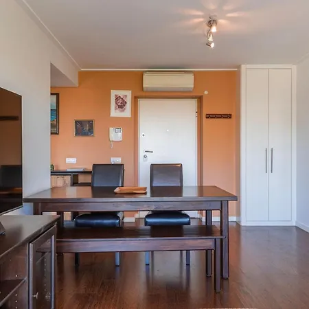아파트 Parque Nacoes 1br With Pool By Lovelystay
