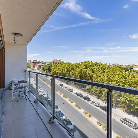 Parque Nacoes 1br With Pool By Lovelystay 리스본